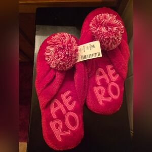 Cute & Soft AERO Slippers    Girls size S/P.  Red with Poms
